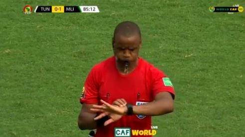 德州扑克游戏app-【夜读】非洲杯主裁判乱吹哨是因为中暑？